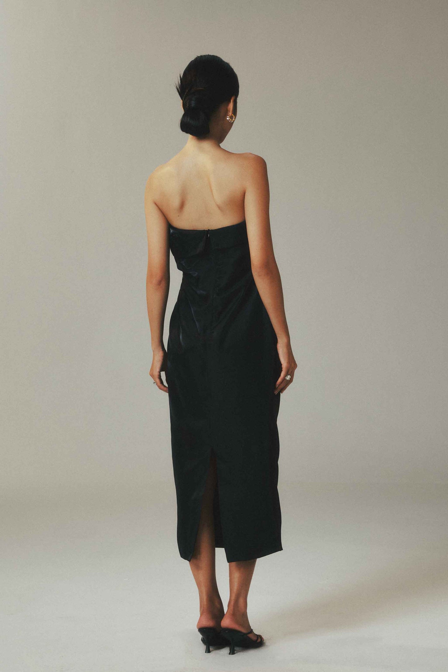 Elegant Black Satin Strapless Sheath Dress with Pile Pleats