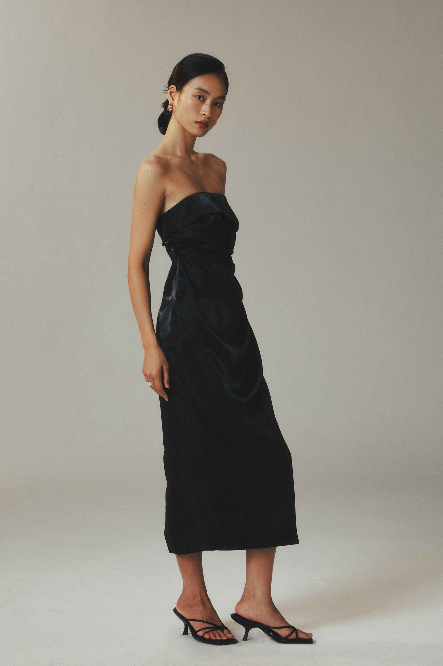 Elegant Black Satin Strapless Sheath Dress with Pile Pleats