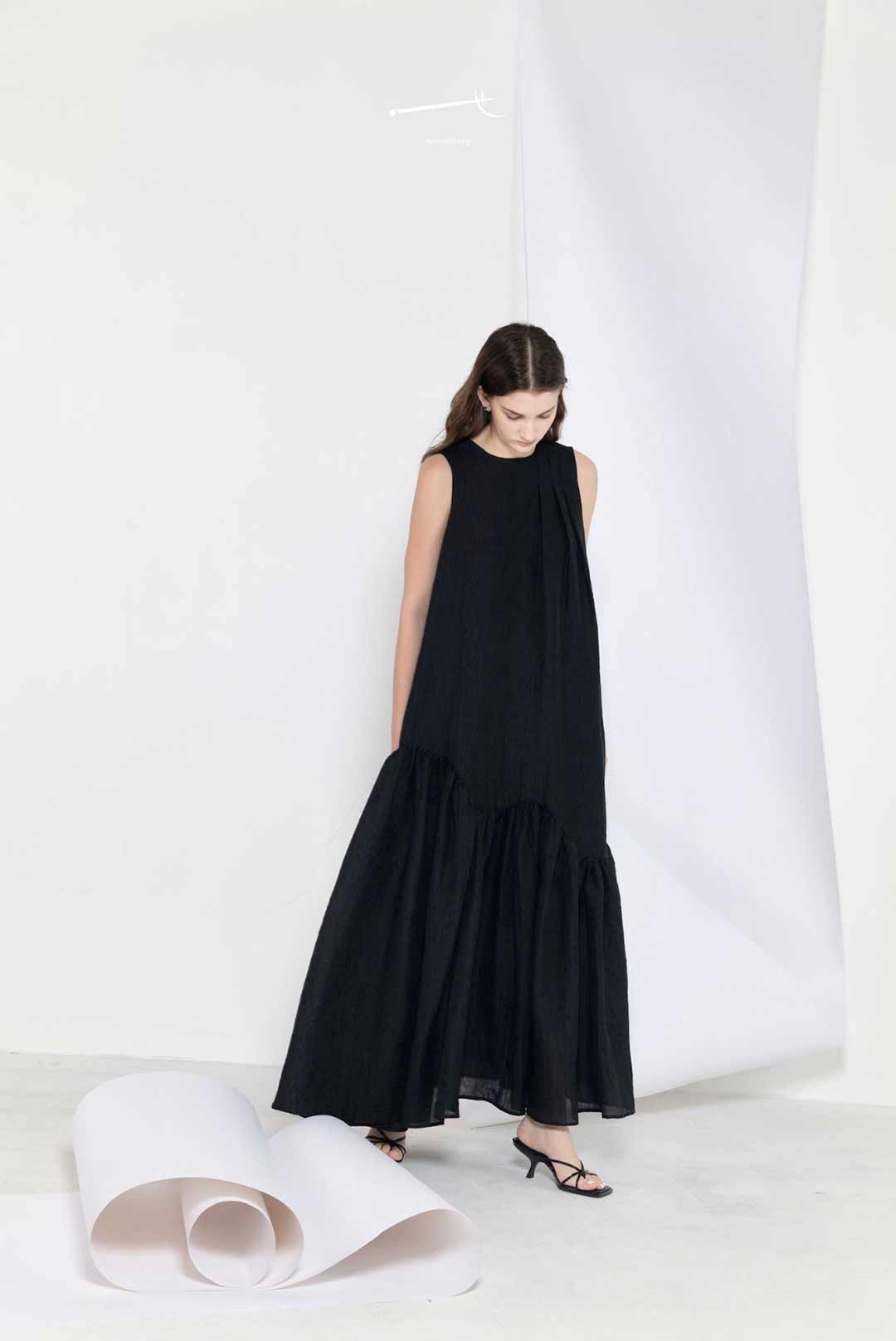 Black Lightweight Big-Hem Long Dress